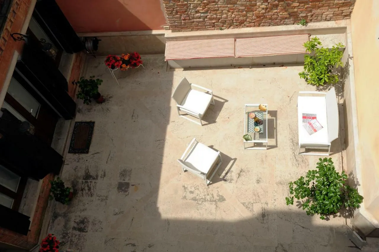 Ca' Del Cortile Apartment Venice Italy