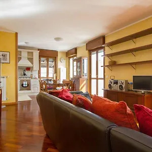 bright-house-with-2-bedrooms-a-unique-terrace.italymilanhotels.net/